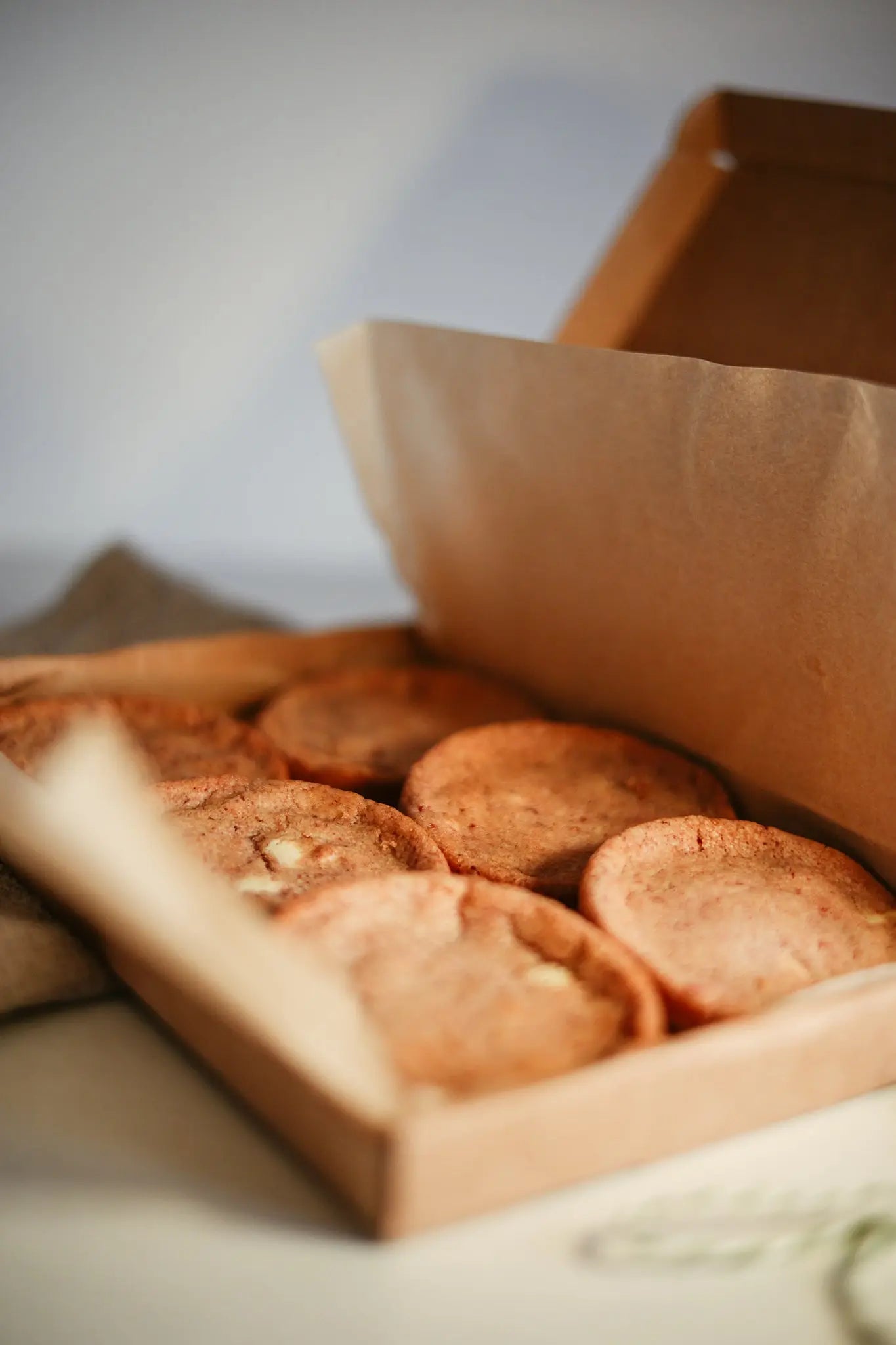 6 × Strawberry and Belgian White Chocolate Cookies sancha