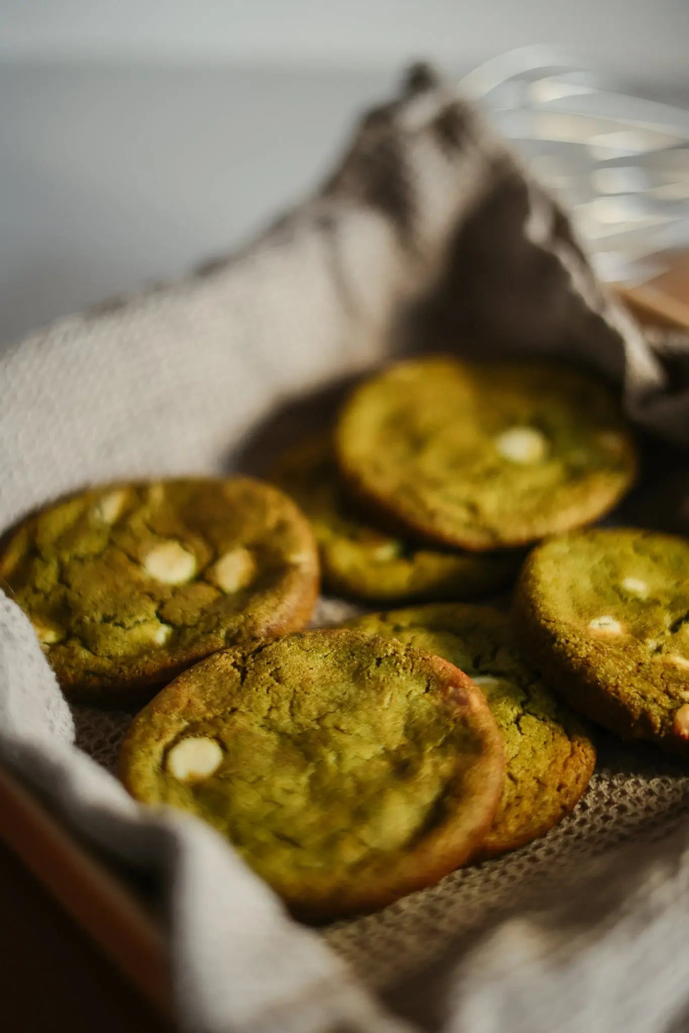 6 × Matcha and Belgian White Chocolate Cookies sancha