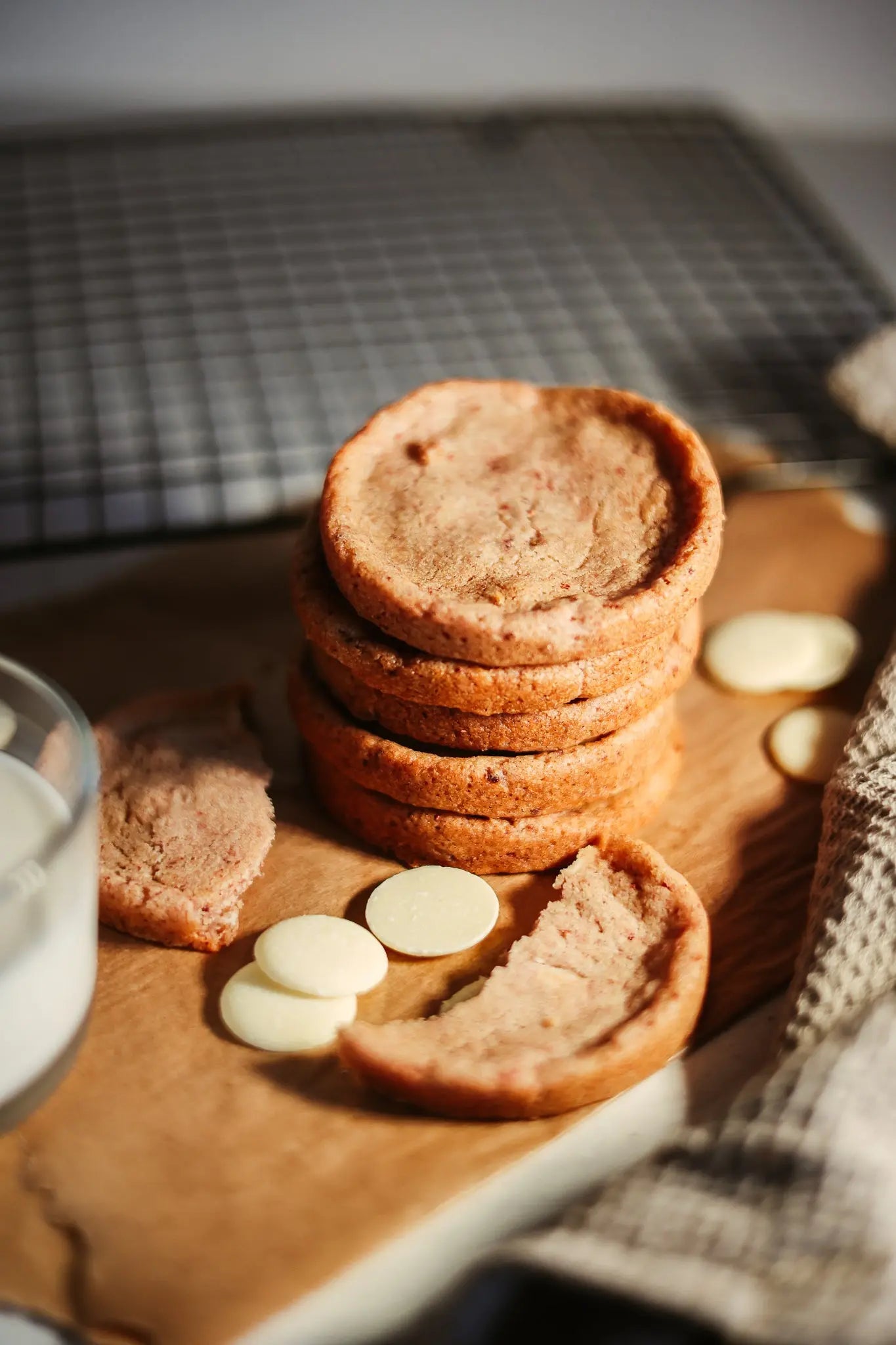 6 × Strawberry and Belgian White Chocolate Cookies sancha