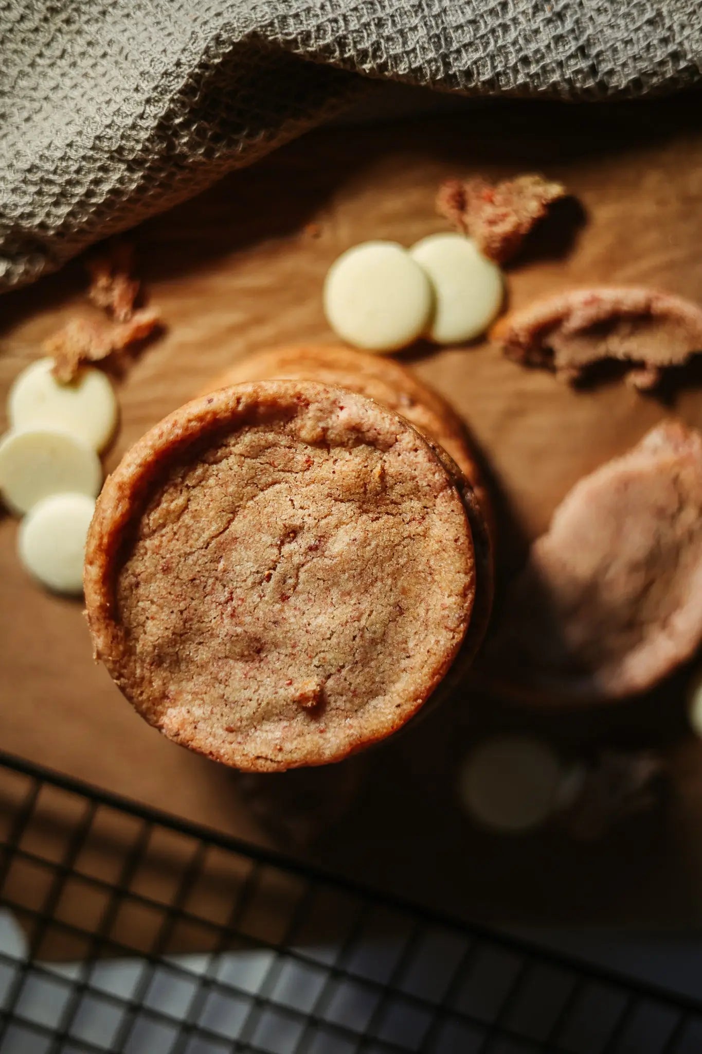6 × Strawberry and Belgian White Chocolate Cookies sancha