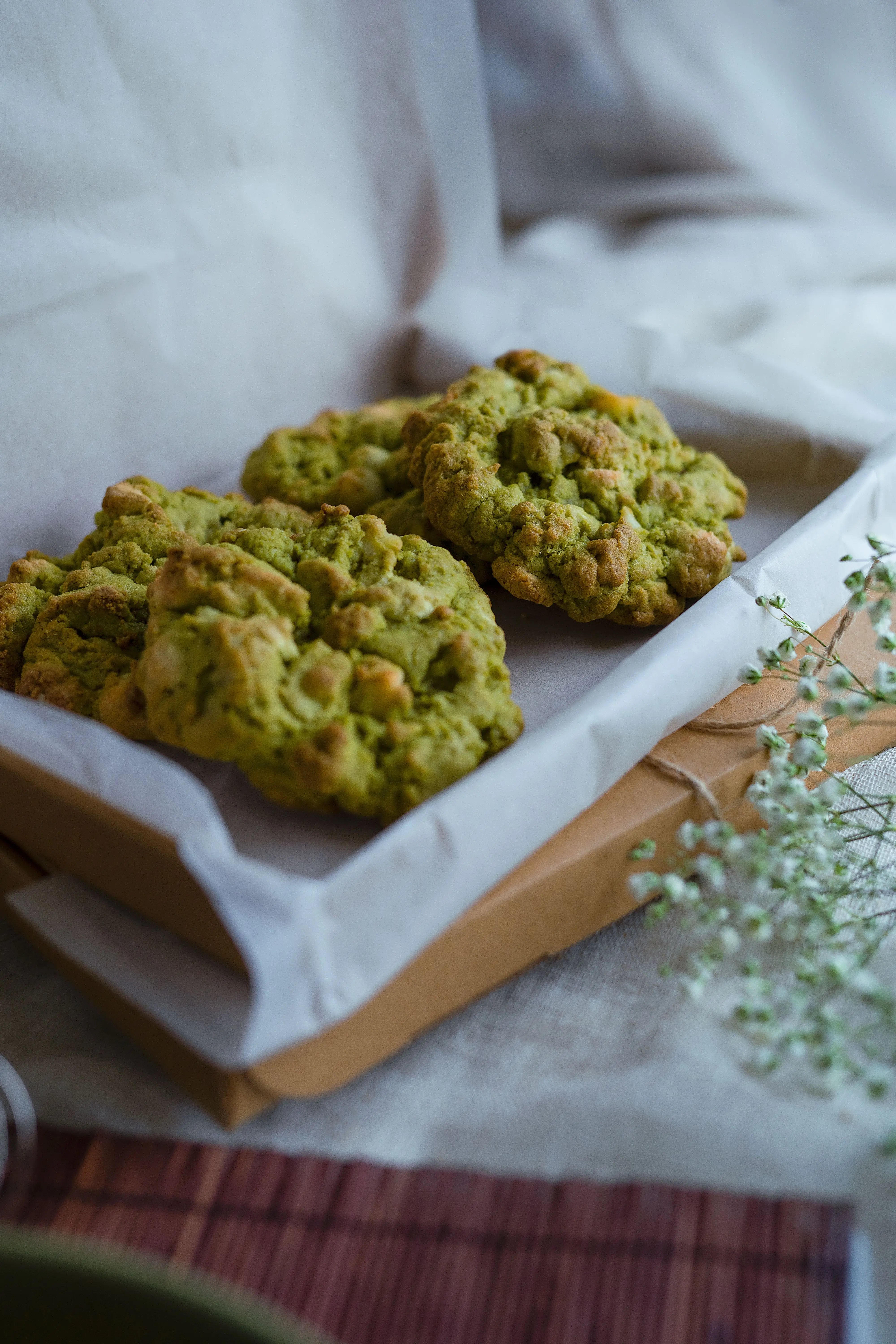 4 × Matcha, Macadamia and Belgian White Chocolate Cookies sancha